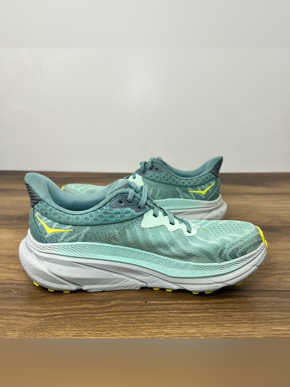 Hoka One One Challenger ATR 7 Women’s Size 7 B Green Athletic Running Shoes - Picture 10 of 13